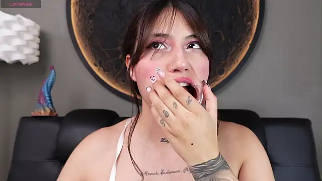 miss_sharlotte18 webcam