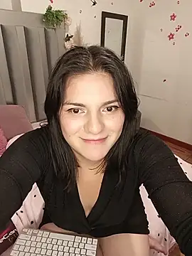 Webcam Model (paulina_coxx)  is live.Free join now!