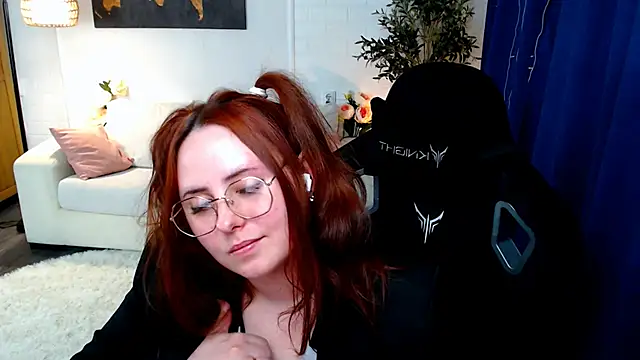 Hennessy_bunny webcam