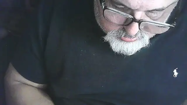 cashot58 (M grandpa) - desnudo mostrando el culo