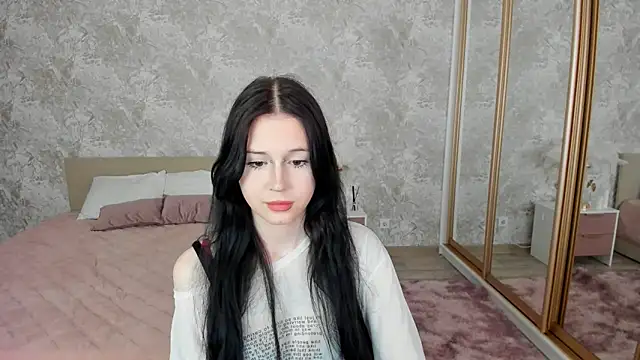 VioletHarme webcam