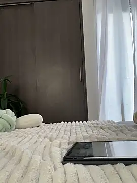 libia_james (F young) - Leave my big ass red.🍑💦👋