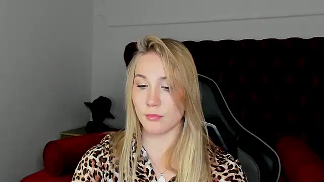 elaravoltage - ElaraVoltage's free webcam - UK Sex Cams