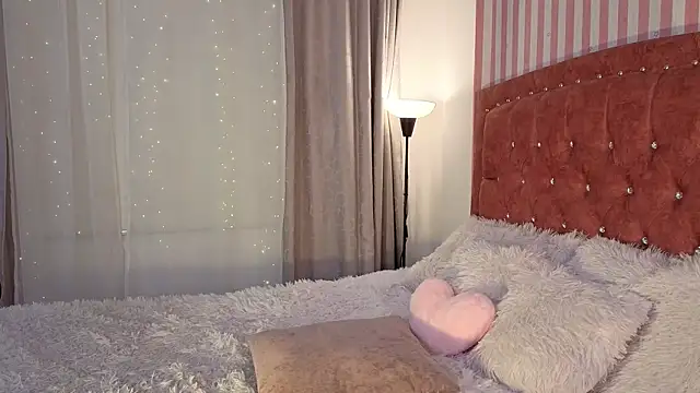 LunaVelvet777 webcam