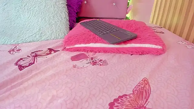 lovely__kiss__ webcam