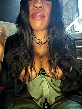 AmazonianMistress webcam