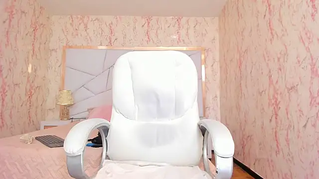 Emily_Whinfre webcam