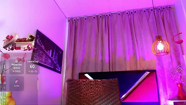 katha_Crawford webcam