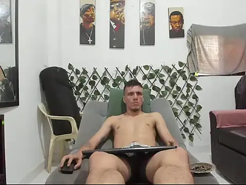 Latins_Boss webcam