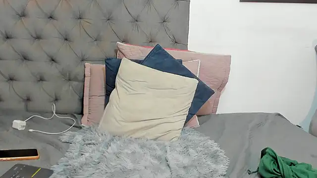 nahiroby_ebony webcam