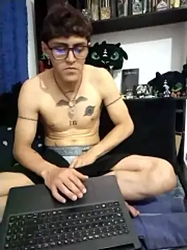 AoA-BoyStudent webcam