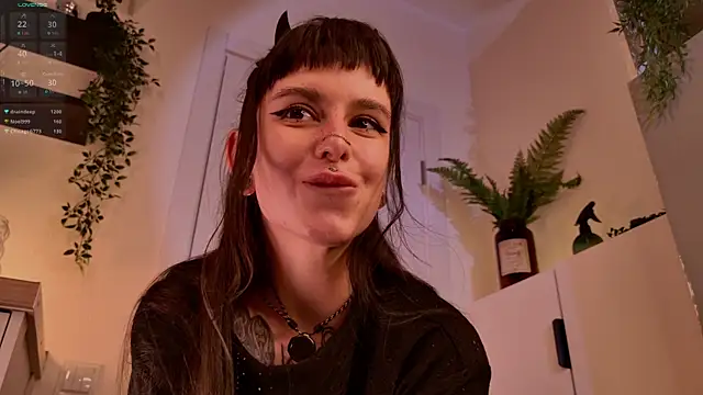 MichaellaMoon webcam