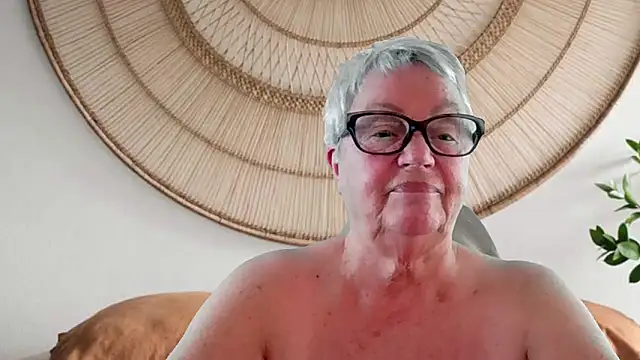 Mystery-Grandmother webcam