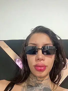 Zaratattoox webcam