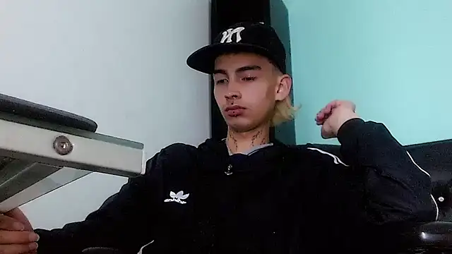 ttimy_x_boy webcam