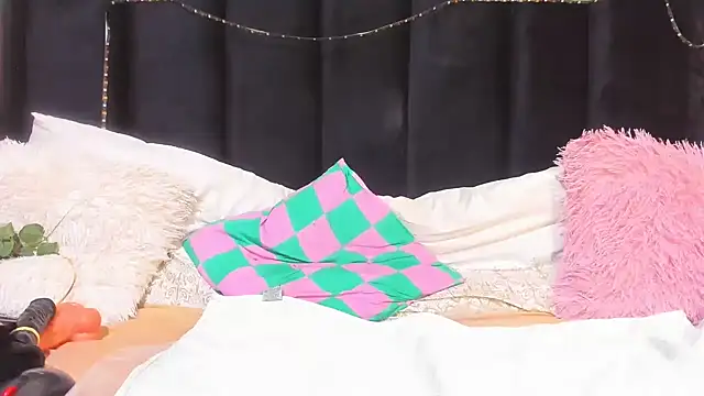 AmazingDarkDoll webcam