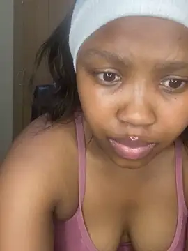 Prettiestheavenly webcam