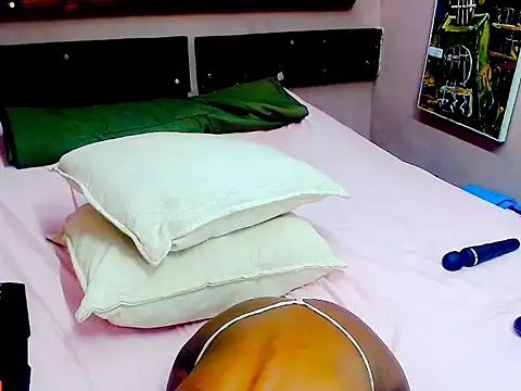 EbonyKitten20 webcam