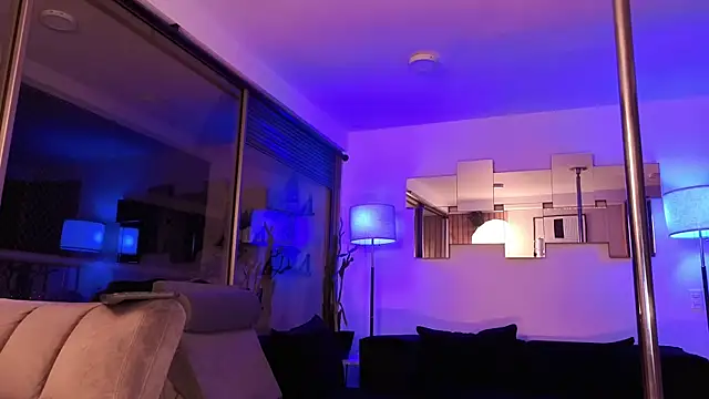 mandi4pole_ (F young) - show ass