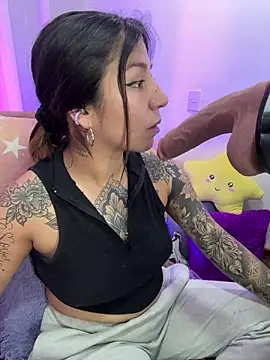 Webcam Model (_antonella_dreamss)  is live.Free join now!