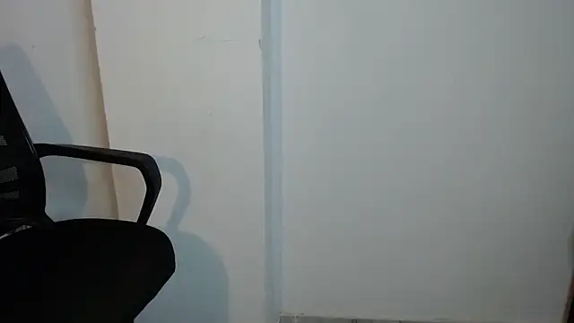 snappy_girl (F young) - ice on boobs