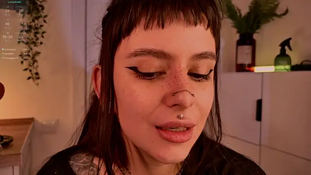 MichaellaMoon webcam