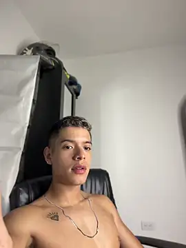 ErosKhaos live sex cam