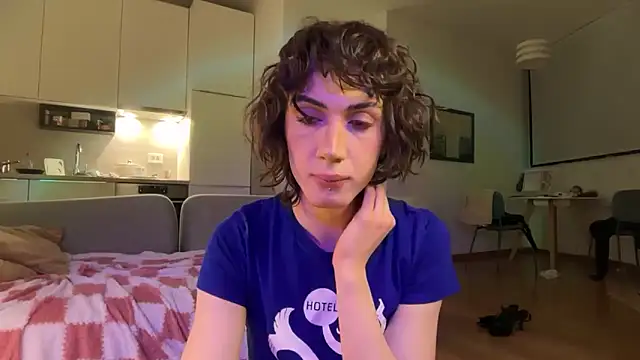 kira_yoshika9e webcam