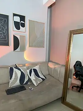 _Nicoletteshea_ webcam