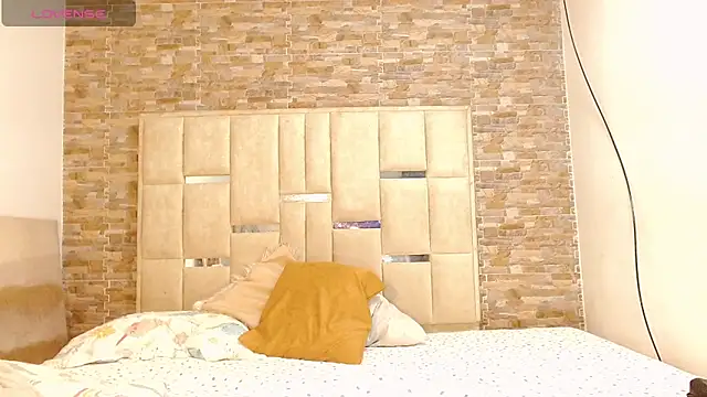 paola_blond01 webcam