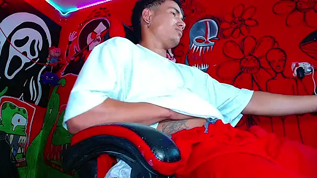 Nikkithebeastx webcam