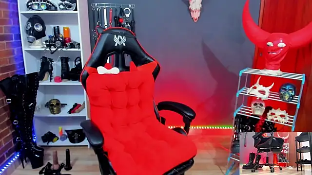 Yelena_LatexMaiden webcam