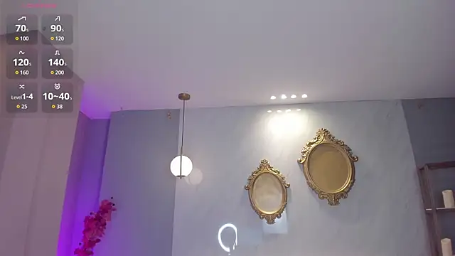 NiaHolland live sex cam