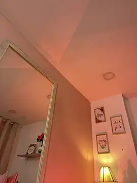 lauraraider (F young) - PINCH NIPPLES N PLAY CLOSE UP