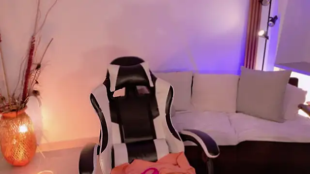 chloemoreti - ChloeMoreti's free webcam - UK Sex Cams