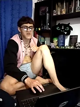 AoA-BoyStudent webcam