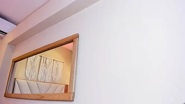 NahimiThompson webcam