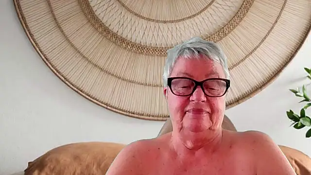 Mystery-Grandmother webcam