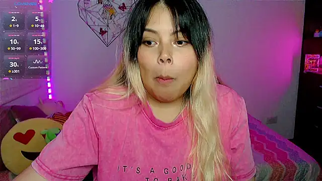 EllieMoonX webcam