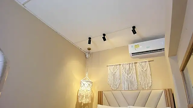 NahimiThompson webcam