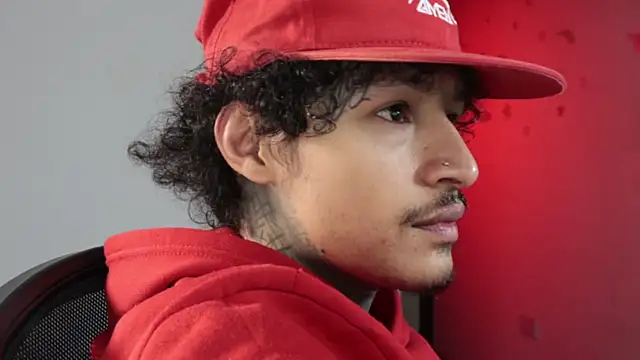 trieone live sex cam