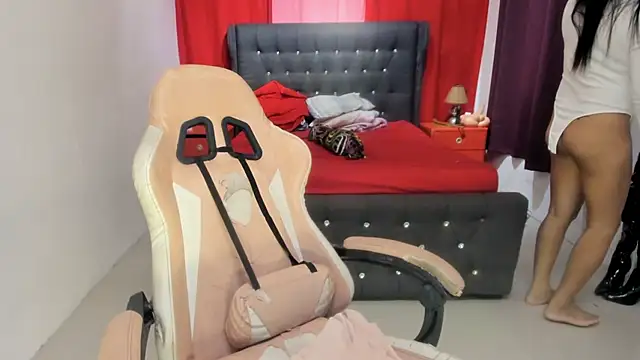 UrDreamTsMistress webcam