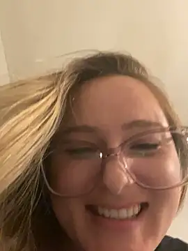 mamiiiiiiiiiiiiii - Mamiiiiiiiiiiiiii's free webcam - UK Sex Cams