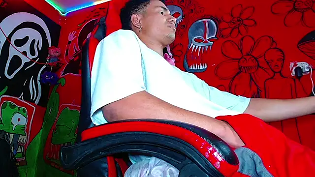 nikkithebeastx - Nikkithebeastx's free webcam - UK Sex Cams