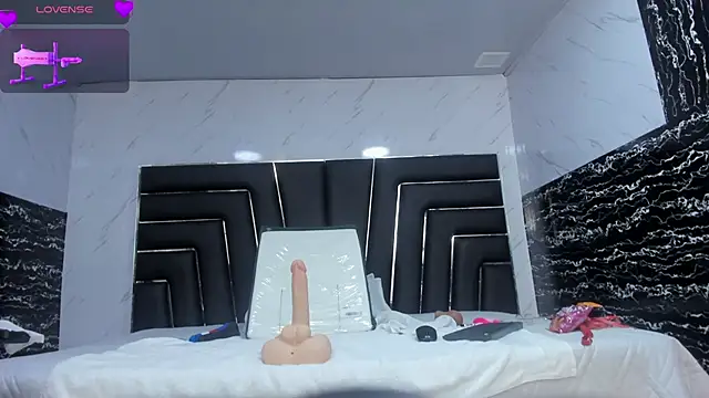 Ladyy_Scarlett webcam