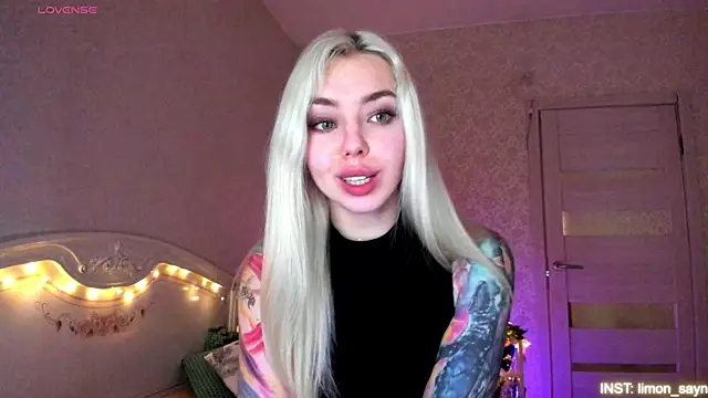 LillyMoure_ live sex cam