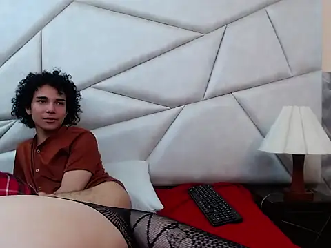 Nyx_and_Arian webcam