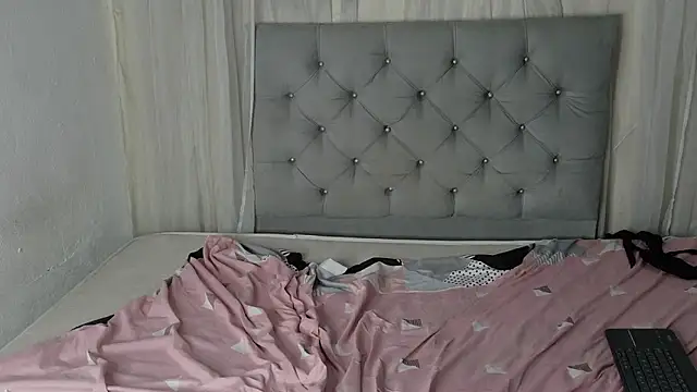 nio_kitty - NIO_kitty's free webcam - UK Sex Cams