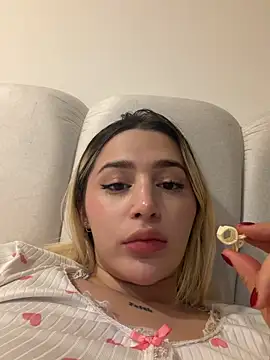 Mia_sofiia21 live sex cam