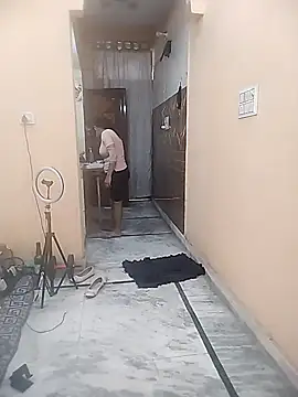 Webcam Model (Rising_Queen)  is live.Free join now!